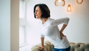 Paralyzujúca bolesť chrbta: spoznajte jej druhy a príčiny