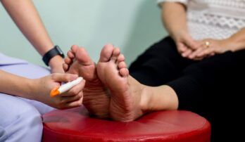 Diabetická neuropatia komplikuje život každému druhému diabetikovi