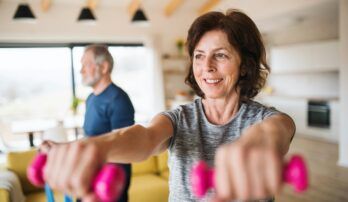 Menopauza a priberanie. Ako sa mení metabolizmus a prečo chudnutie ide ťažšie?