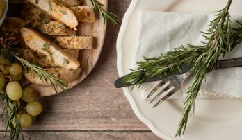 Rozmarín nielen do kuchyne: Jeho účinky na pamäť, koncentráciu i vlasy